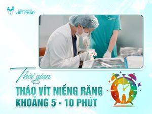 Thời gian tháo vít niềng răng từ 5 - 10 phút