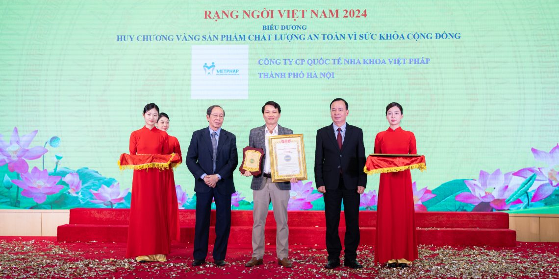 Nha khoa Quốc Tế Việt Pháp nhận giải thưởng