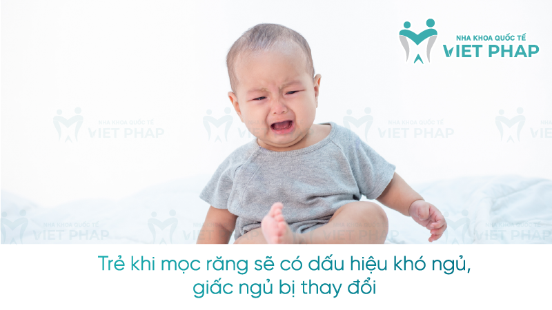 Dau hieu tre moc rang lan dau 2 Trẻ khi mọc răng sẽ có dấu hiệu khó ngủ, giấc ngủ bị thay đổi