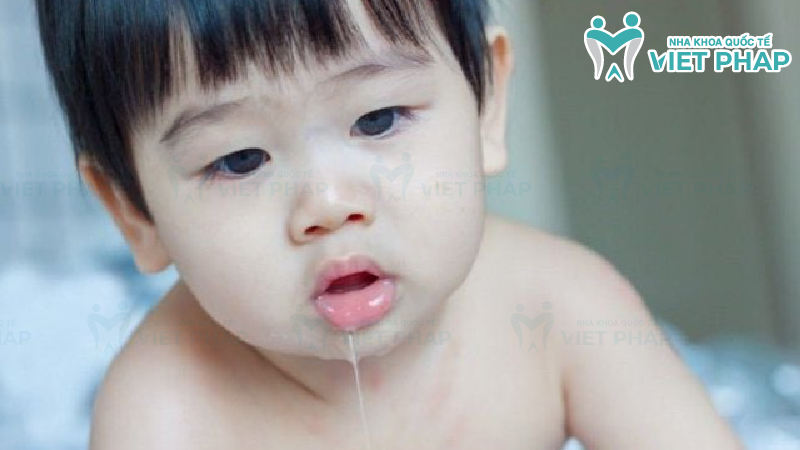 Dau hieu tre moc rang lan dau 7 Bé sắp mọc răng chảy nước dãi nhiều hơn so với bình thường