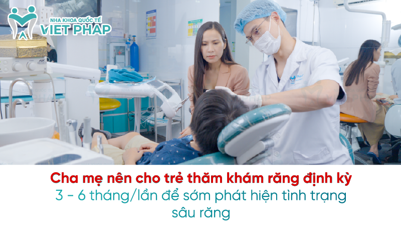 Dieu tri tuy rang sua 7 Cha mẹ nên cho trẻ thăm khám răng định kỳ 3 - 6 tháng/lần để sớm phát hiện tình trạng sâu răng + ảnh minh họa