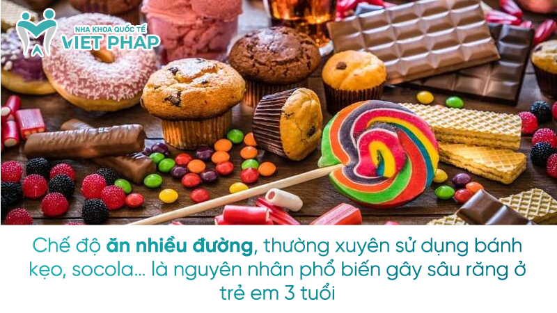 Chế độ ăn nhiều đường, thường xuyên sử dụng bánh kẹo, socola… là nguyên nhân phổ biến gây sâu răng ở trẻ em 3 tuổi