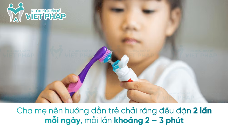 Tai sao rang sua chua rung da moc rang moi 7 Cha mẹ nên hướng dẫn trẻ chải răng đều đặn 2 lần mỗi ngày, mỗi lần khoảng 2 – 3 phút