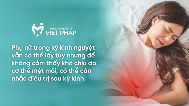 Phụ nữ trong kỳ kinh nguyệt vẫn có thể lấy tủy nhưng để không cảm thấy khó chịu do cơ thể mệt mỏi, có thể cân nhắc điều trị sau kỳ kinh