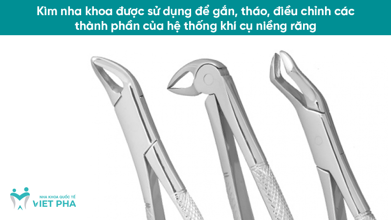 Kìm nha khoa được sử dụng để gắn, tháo, điều chỉnh các thành phần của hệ thống khí cụ niềng răng