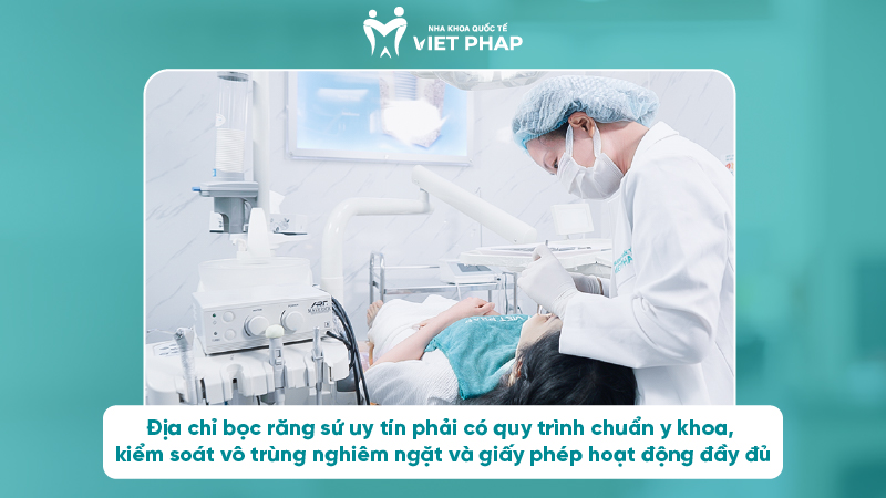 251204 dia chi boc rang su tot 03 Địa chỉ bọc răng sứ uy tín phải có quy trình chuẩn y khoa, kiểm soát vô trùng nghiêm ngặt và giấy phép hoạt động đầy đủ