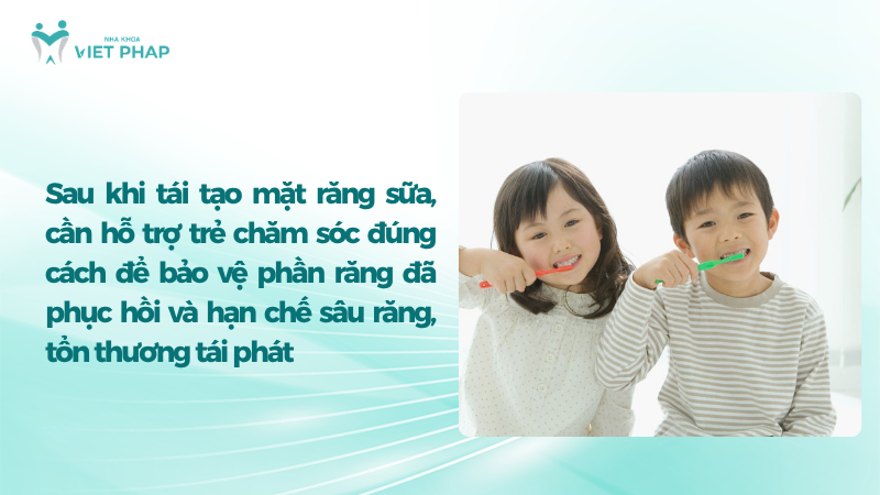 tai tao mat rang sua 5 Hai trẻ chải răng để chăm sóc răng miệng sau phục hồi răng sữa